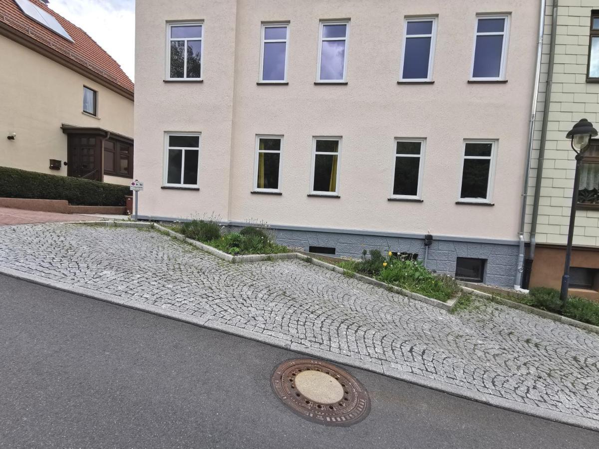 Bohnapartments: Stadtblick Zechenhaus mit Balkon und Parkplatz Ilmenau Exterior photo