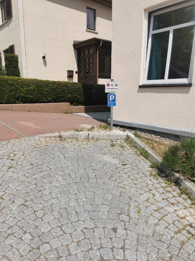 Bohnapartments: Stadtblick Zechenhaus mit Balkon und Parkplatz Ilmenau Exterior photo